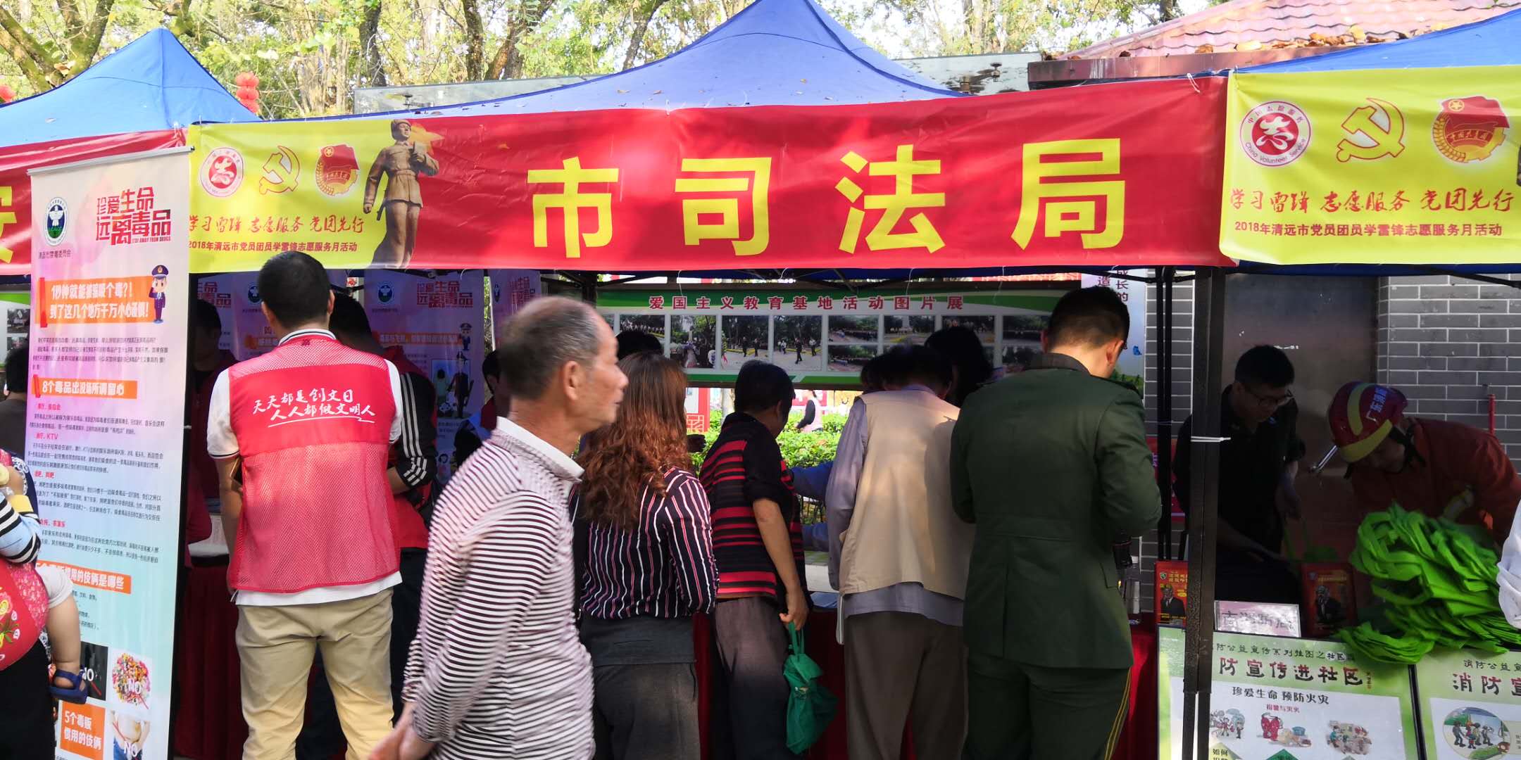 3月5日，市司法局、市委普法辦在清城區(qū)鳳城街道鳳桂園社區(qū)開展掃黑除惡、禁毒、禁賭法治宣傳活動5.jpg